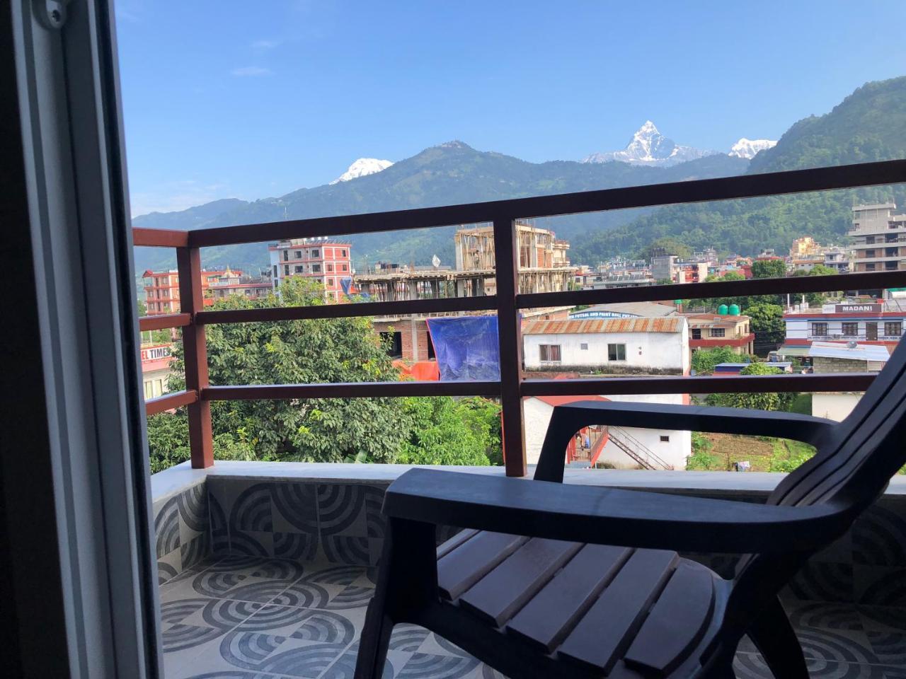 Hotel Guru Pokhara Buitenkant foto