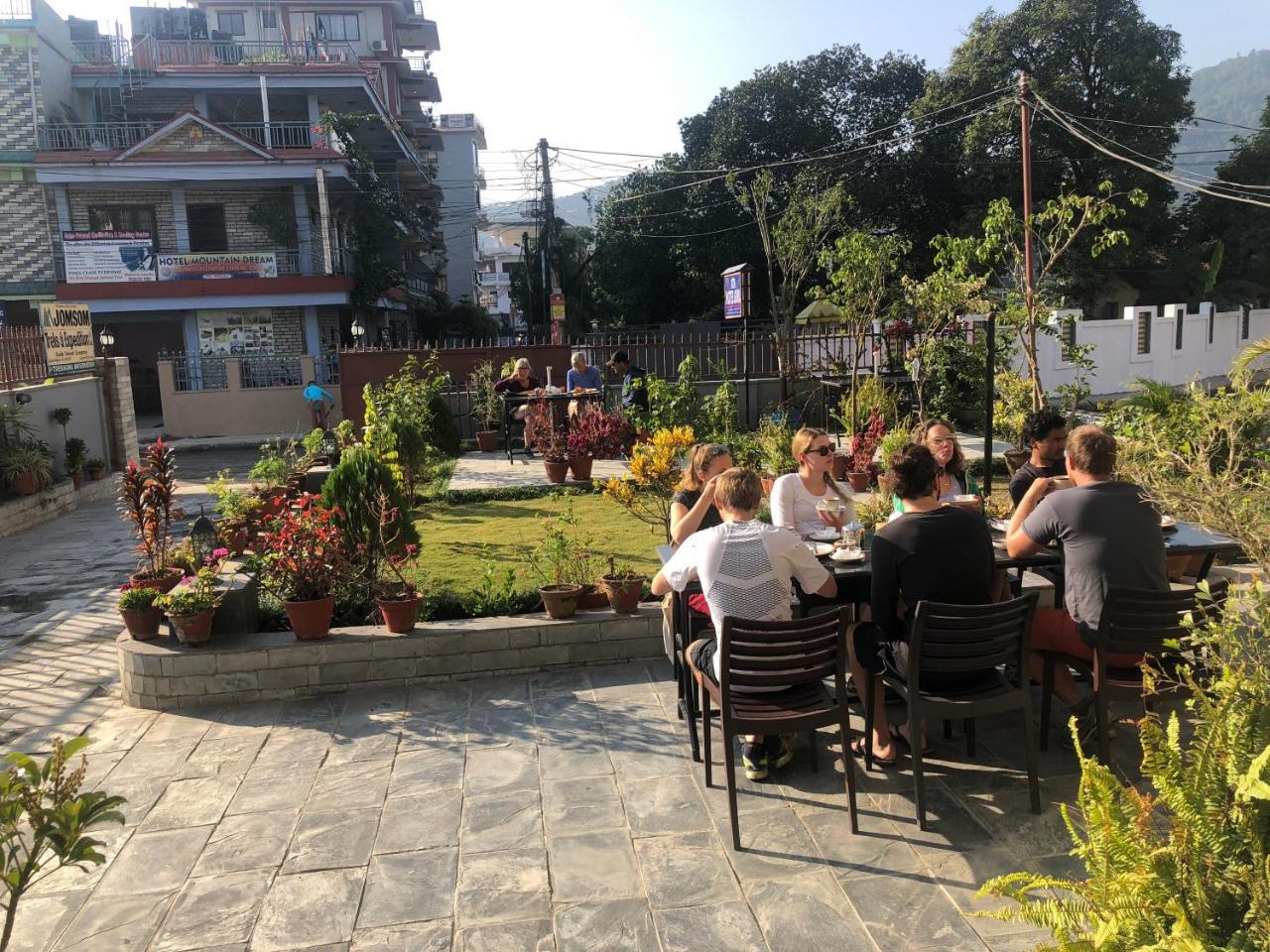 Hotel Guru Pokhara Buitenkant foto